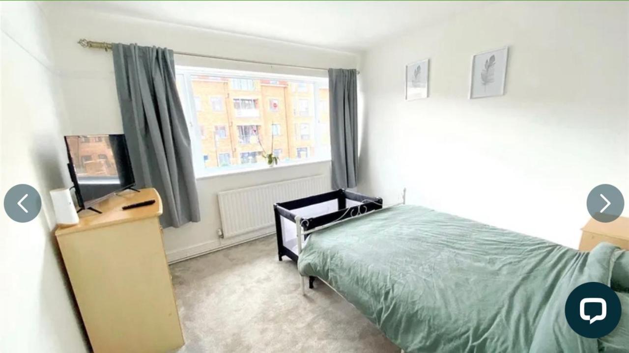 4 Bedroom Property Which Sleeps 8 Very Close To The Harry Potter Studio And Watford Junction Ngoại thất bức ảnh